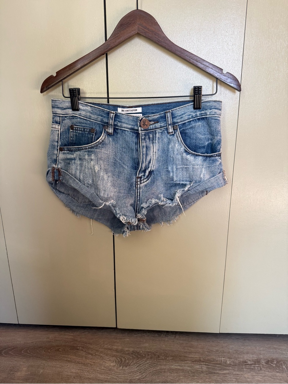 One Teaspoon Bandits Distressed Denim Shorts Size 25